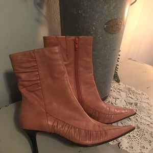Diba pink dusty rose leather ankle bootpointy toe